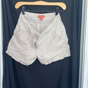 Tommy Bahama women size 0 linen shorts/ tan/khaki color